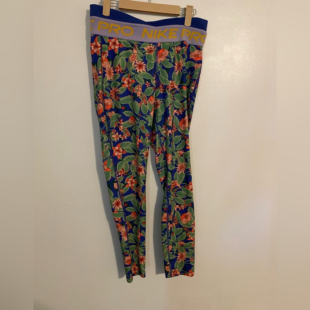 Nike pro leggings medium tight fit